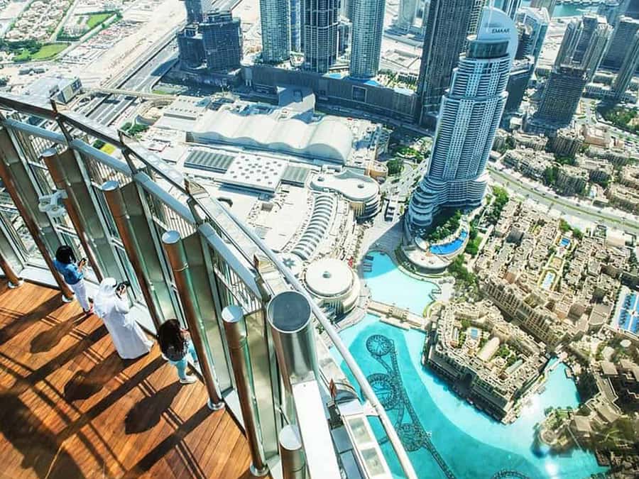 Dubai: Traditional and Modern Tour with Burj Khalifa Ticket - Souk Madinat And The Sail-Shaped Burj Al Arab