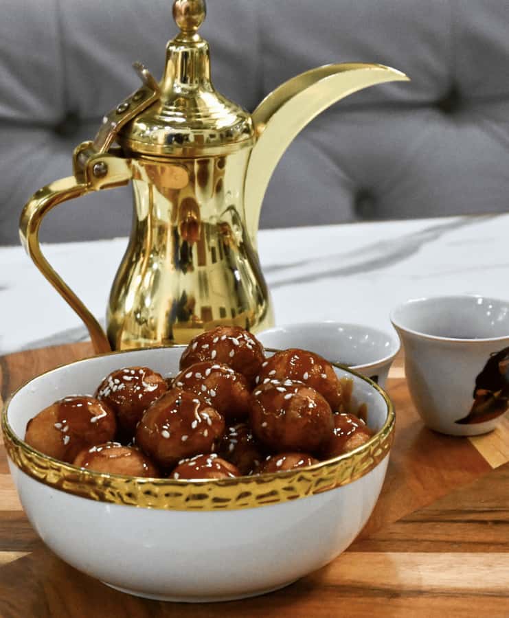 Dubai: Traditional Emirati Breakfast Experience - Regag and Djebab at the live cooking stations