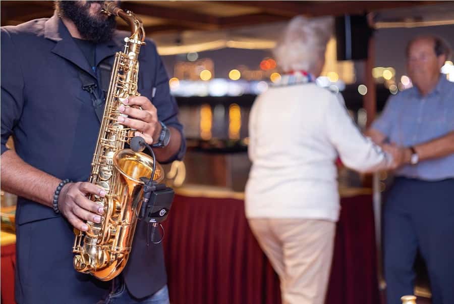 Dubai: Water Canal Cruise and La Perle Show with Dinner - Dinner on board: plentiful, but not a gourmet event