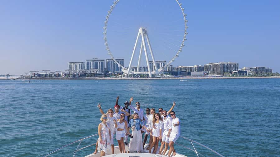 Dubai Waves & Dunes: Luxury Yacht Cruise w/ Red Dunes Safari - Forty-five minutes of dune bashing