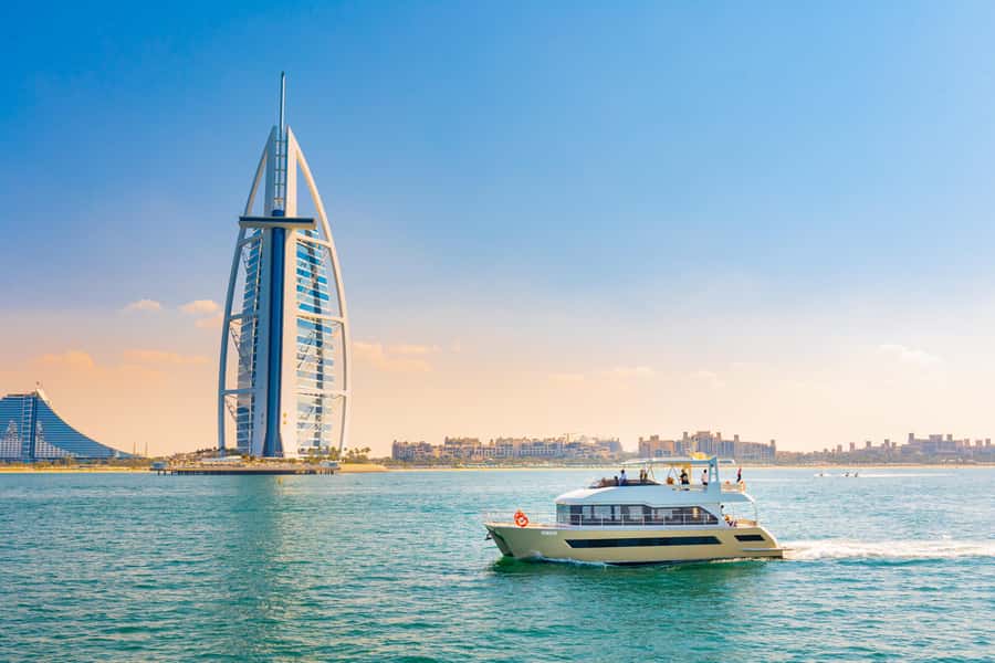 Dubai Waves & Dunes: Luxury Yacht Cruise w/ Red Dunes Safari - Food, timing, and comfort