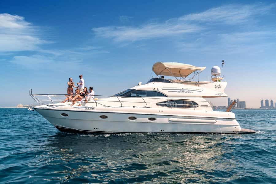 Dubai Yacht Tour - Boat Trip upto 12 guests Private event - Choosing between one, two, three, and five hours