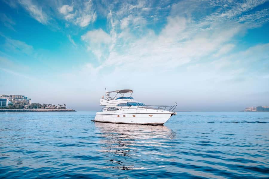 Dubai Yacht Tour - Boat Trip upto 12 guests Private event - Who gets the best value from this cruise