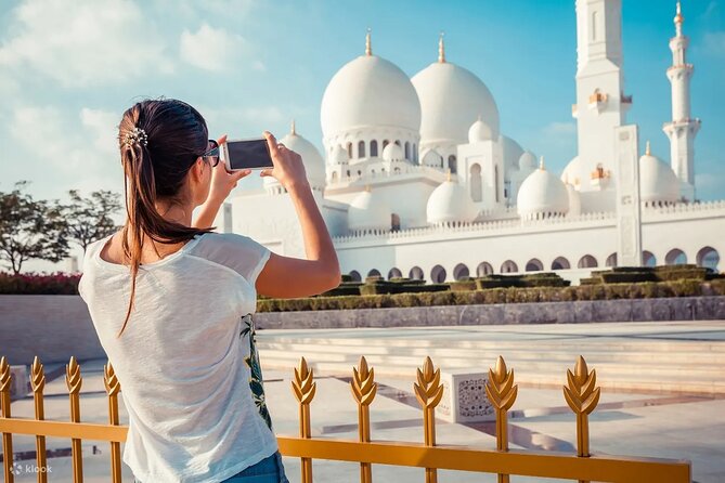 Exclusive Abu Dhabi tour, without Ferrari World - The $250 group price and who gets good value