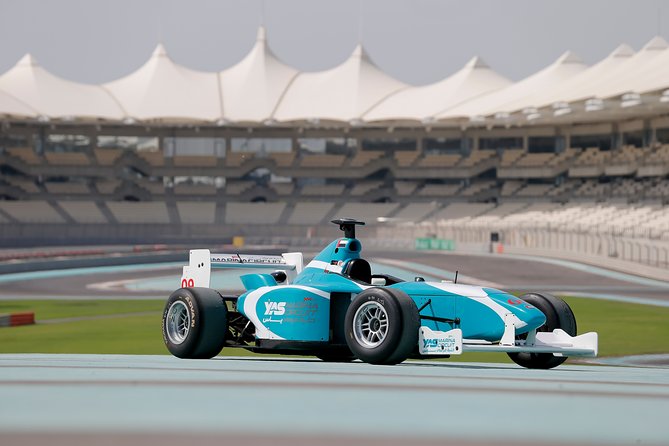 Formula Yas 3000 Driving Experience _ Full - The briefing makes the fast car manageable