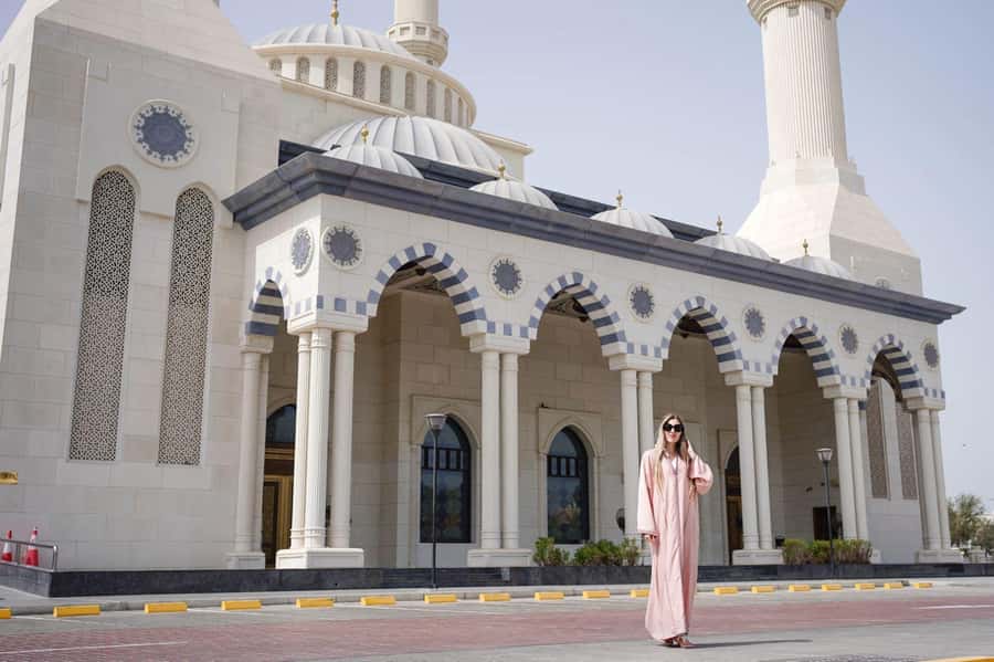 From Abu Dhabi: Dubai City Tour with Frame & Abra Boat Ride - Coffee, dates, and bread at Al Khayma Heritage House