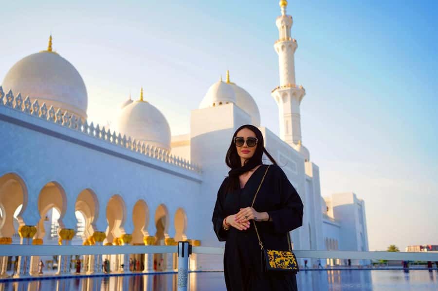 From Abu Dhabi: Grand Mosque, Royal Palace, and Etihad Tower - Why this six-hour Abu Dhabi route works