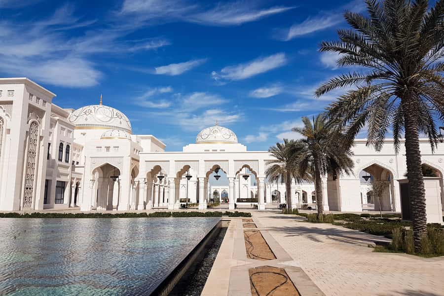 From Abu Dhabi: Grand Mosque, Royal Palace, and Etihad Tower - Lunch at the mosque mall