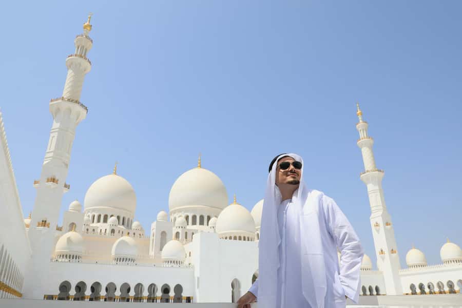 From Abu Dhabi: Half-Day Sheikh Zayed Mosque Guided Tour - Why Sheikh Zayed Mosque deserves your morning