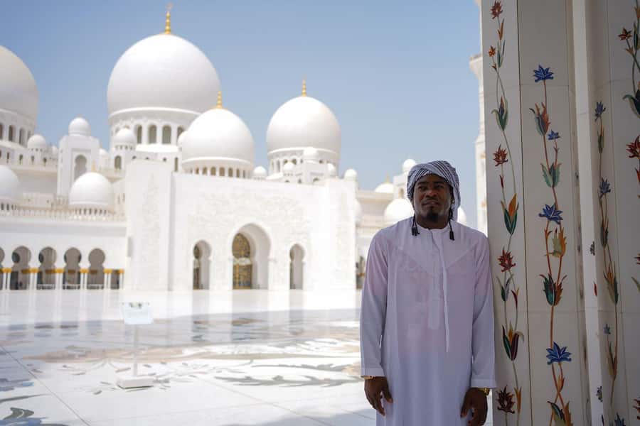 From Abu Dhabi: Half-Day Sheikh Zayed Mosque Guided Tour - Should you book the Sheikh Zayed Mosque tour?