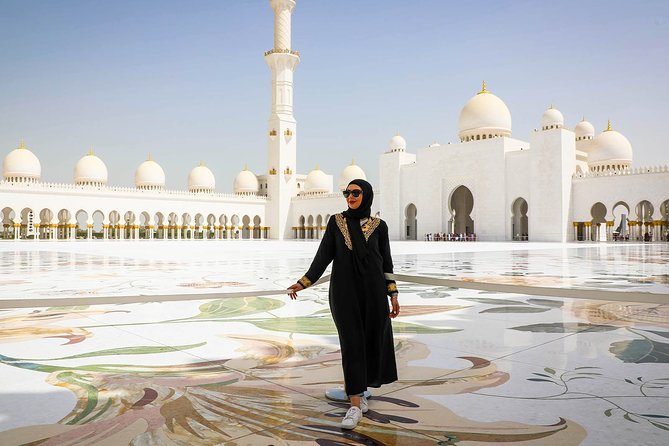 From Abu Dhabi: Sheikh Zayed Mosque, Royal Palace & Etihad Tower - Qasr Al Watan: palace scale and public rooms