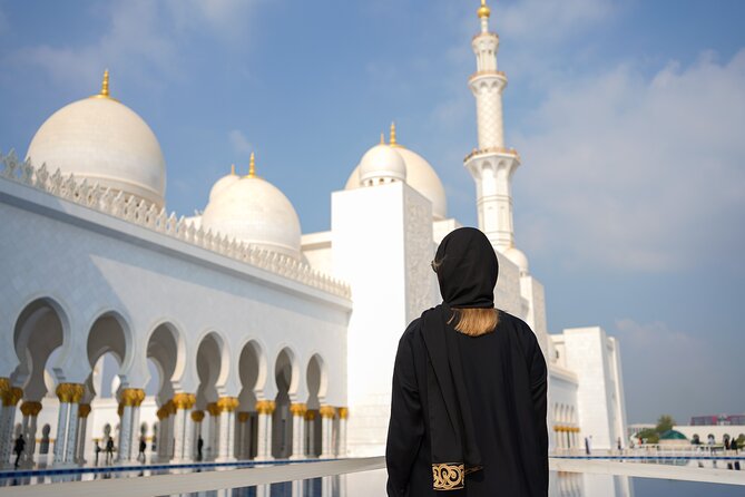 From Dubai: Abu Dhabi City Sightseeing & Sheikh Zayed Mosque - What the guides add to the experience