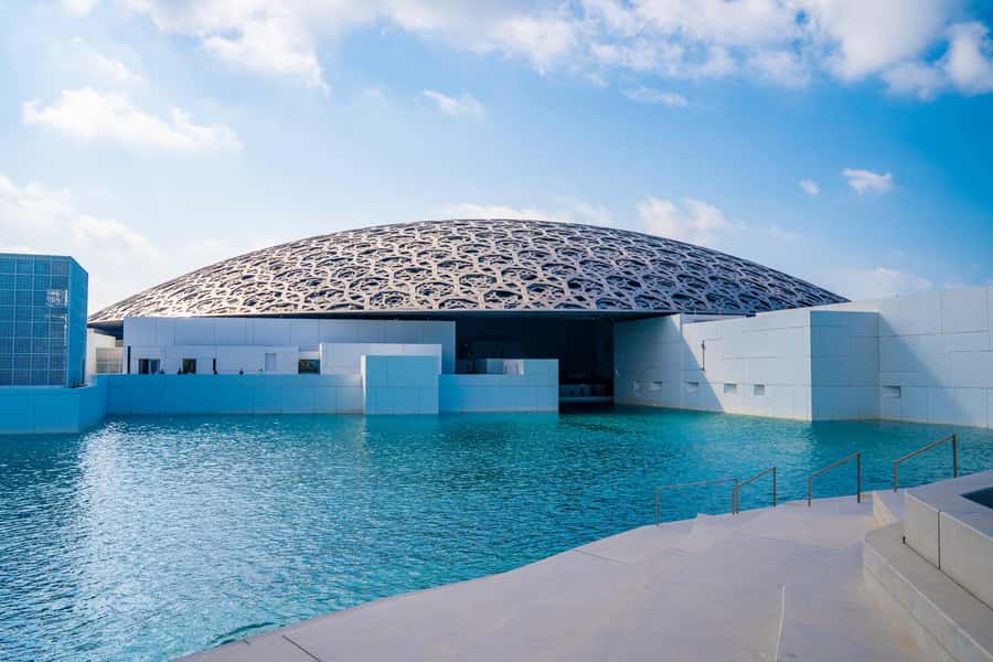 From Dubai: Abu Dhabi City Sightseeing & Sheikh Zayed Mosque - Lunch, comfort, and what to bring