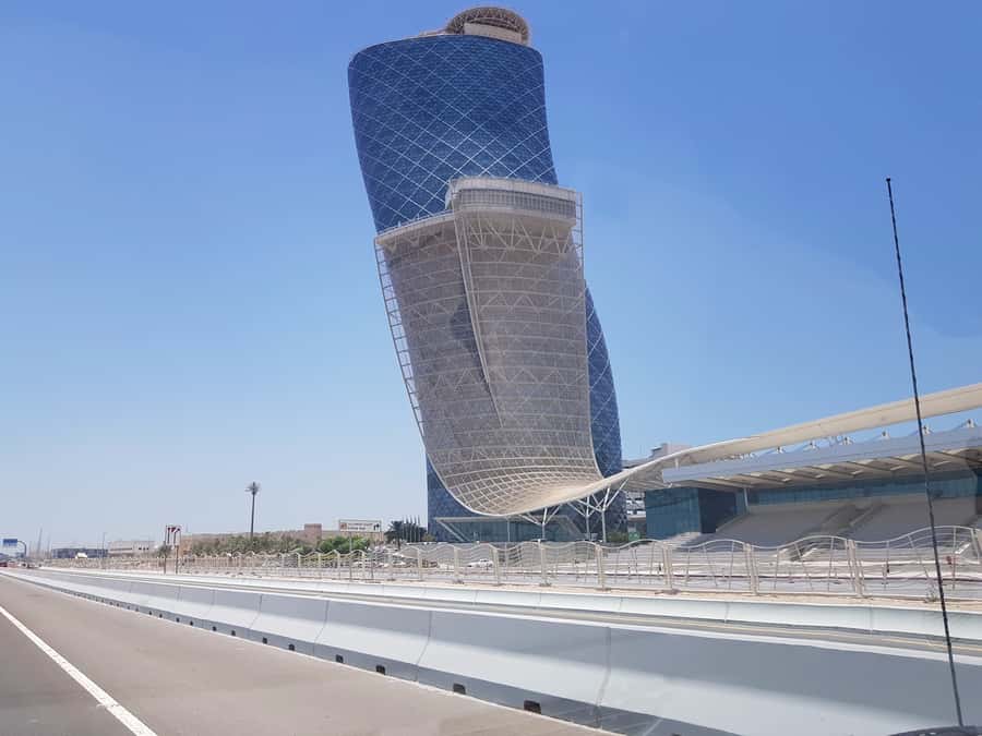 From Dubai: Abu Dhabi City Tour - The guides can shape the day