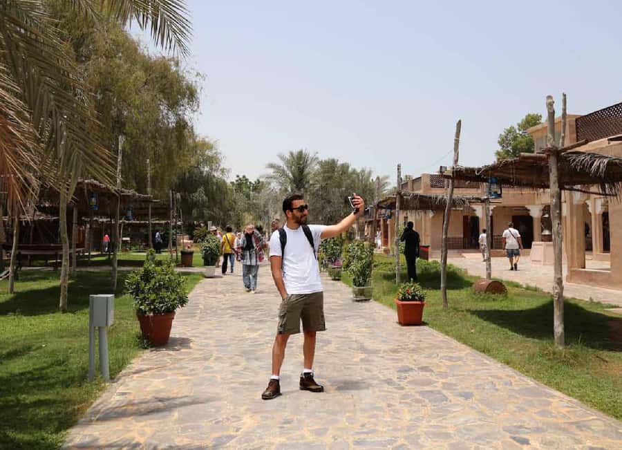 From Dubai: Abu Dhabi City Tour With teamLab Experience - A short stop at Abu Dhabi Heritage Village