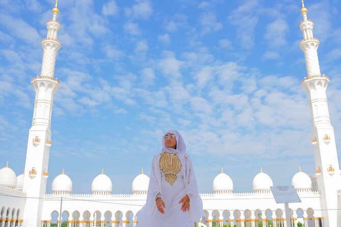 From Dubai: Abu Dhabi Day Tour with Grand Mosque & Louvre Museum - Guides, vehicles, and communication