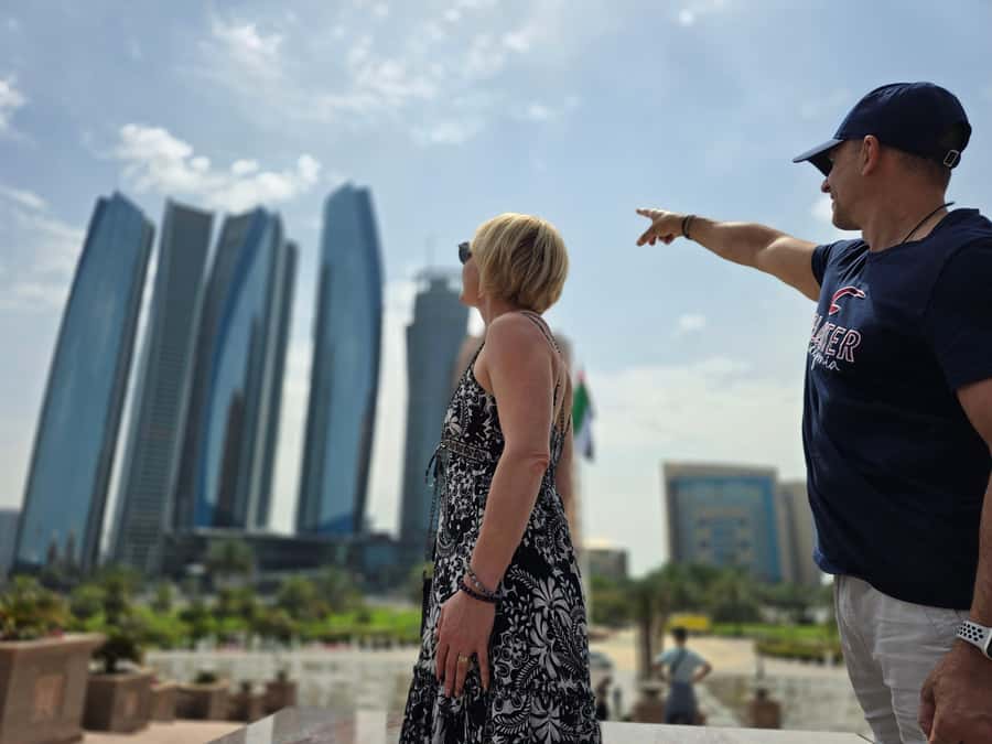 From Dubai: Abu Dhabi Day Tour with Warner Bros World Ticket - Yas Marina Circuit: a 15-minute Formula One photo stop