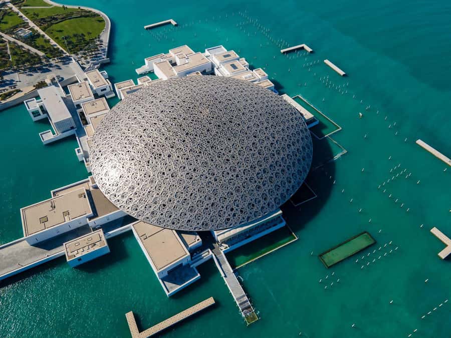 From Dubai: Abu Dhabi Grand Mosque & Louvre Museum Full-Day - Why the Grand Mosque and Louvre work so well together