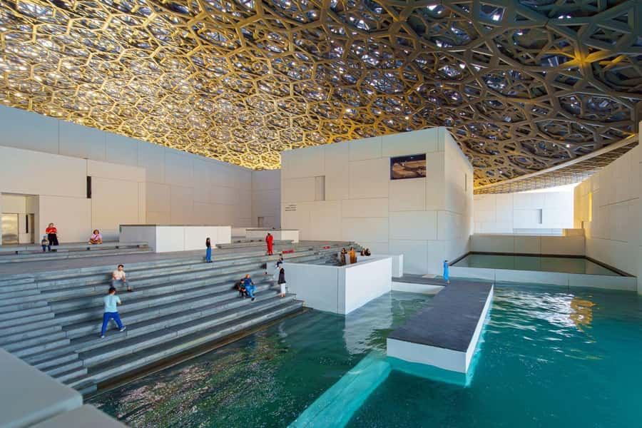 From Dubai: Abu Dhabi Grand Mosque & Louvre Museum Full-Day - The 30-minute lunch break