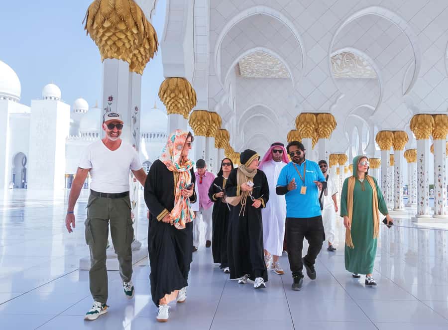 From Dubai: Abu Dhabi Sheikh Zayed Mosque Guided Tour - Why Sheikh Zayed Grand Mosque deserves the trip from Dubai