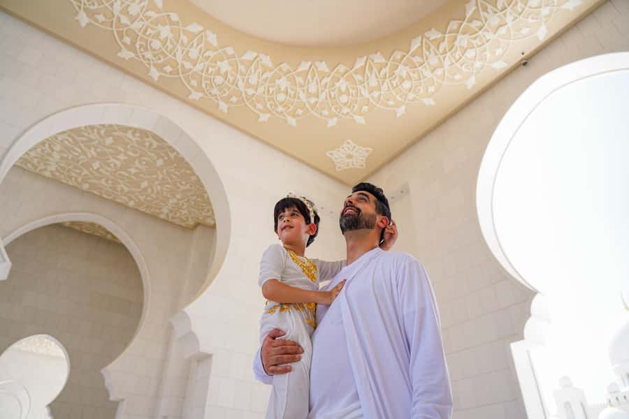 From Dubai: Abu Dhabi Sheikh Zayed Mosque Guided Tour - Which guide style suits you?