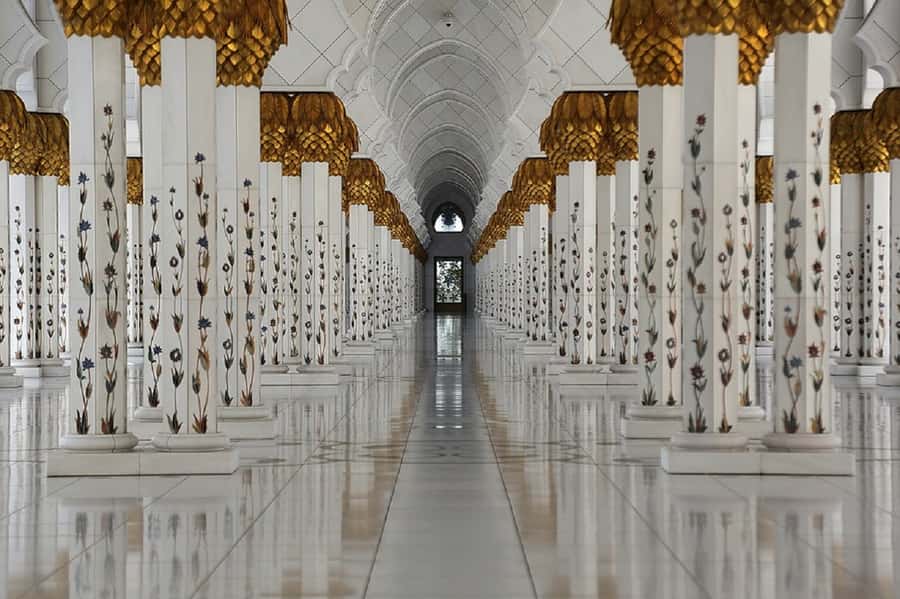 From Dubai: Abu Dhabi Tour with Sheikh Zayed Mosque - Key points at a glance