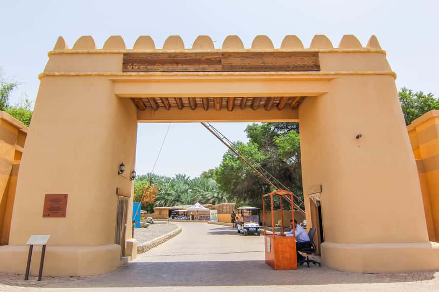 From Dubai: Al Ain Garden City Full-Day Sightseeing Tour - Lunch at Ayla Bawadi Hotel
