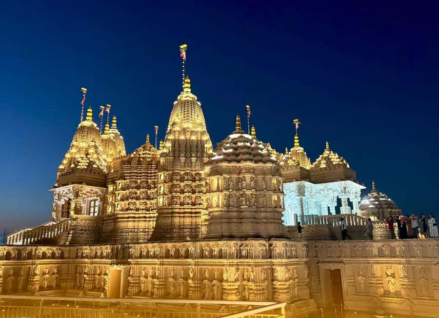 From Dubai: BAPS Hindu Temple And Sheikh Zayed Mosque Tour - Quick take: three Abu Dhabi icons from Dubai