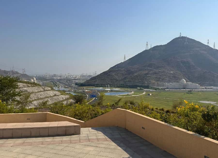 From Dubai: Fujairah City Tour - Al Rafisah Dam and the Hajar Mountain views