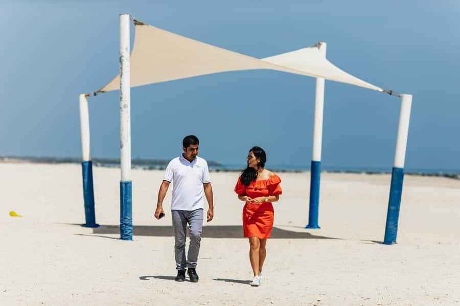 From Dubai: Fujairah East Coast Tour - Corniche, Resistance Monument, and Umbrella Beach