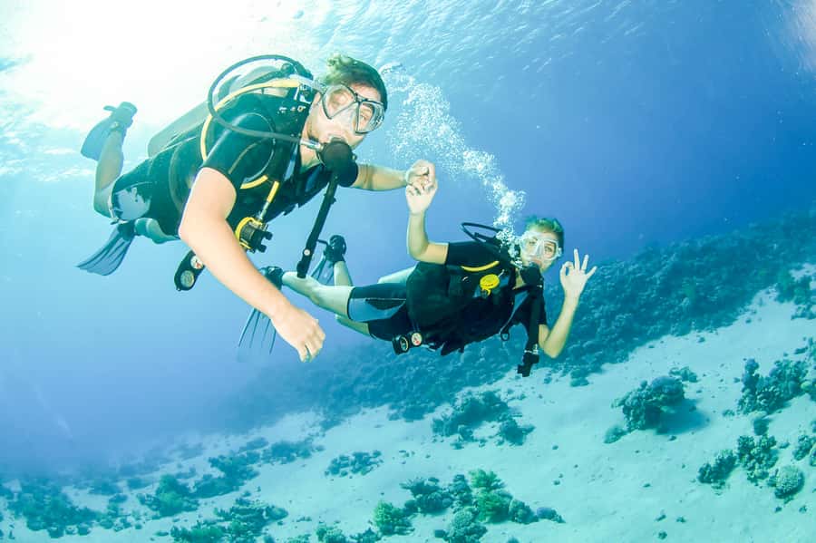 From Dubai: Fujairah Scuba Dive and Snorkeling - Gearing up at the Fujairah base
