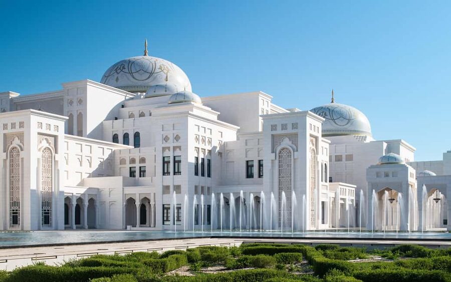 From Dubai: Private Abu Dhabi Tour With Qasar Al Watan - Key points before you book