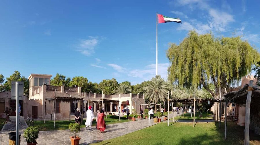 From Dubai: Private Abu Dhabi Tour With Qasar Al Watan - A full Abu Dhabi day from Dubai