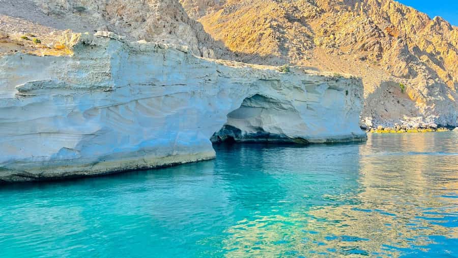 From Dubai/Sharjah/RAK: Dibba Musandam Trip & Dhow Cruise - A beach stop with room to choose