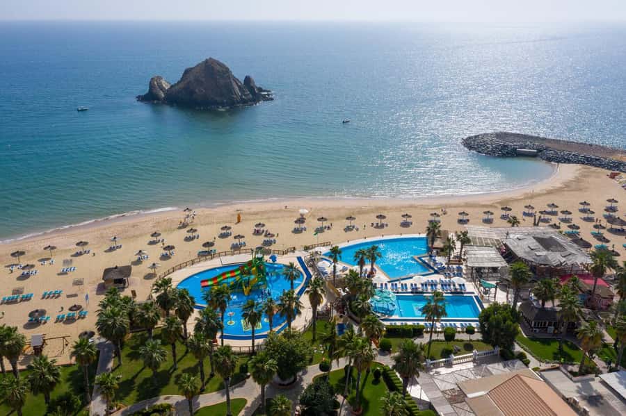 Fujairah: Snorkeling and Watersports at Snoopy Island - Arriving at Sandy Beach Fujairah