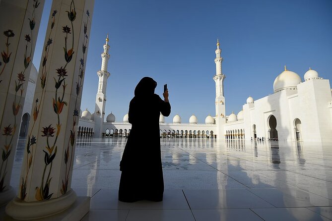 Full Day Abu Dhabi City Tour + BAPS Mandir Visit, guide transfer - Sheikh Zayed Grand Mosque deserves the longest stop