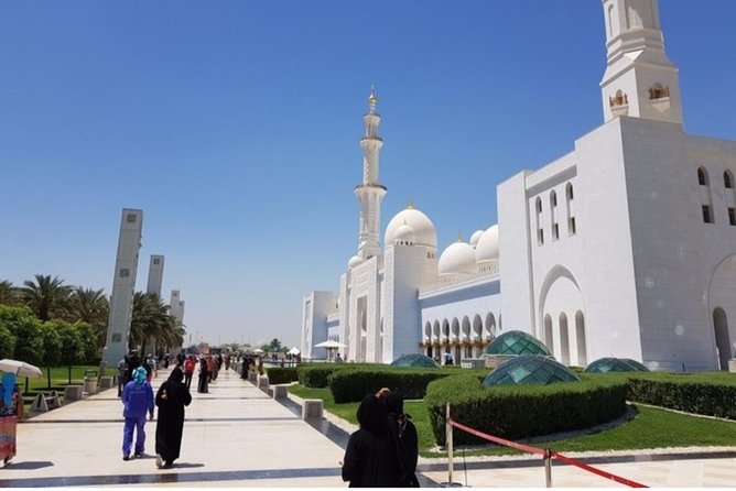 Full-Day Abu Dhabi City Tour from Dubai Including Lunch - What the 189 dollar price really covers