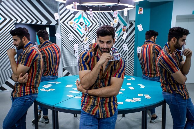 Museum of Illusions Dubai Tickets - Walking through the stationary vortex tunnel