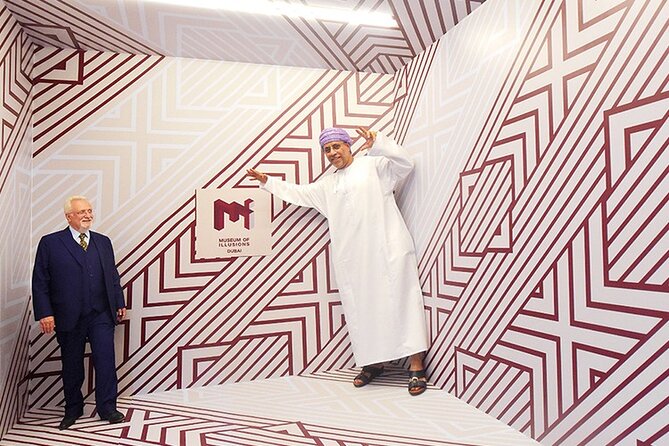 Museum of Illusions Dubai Tickets - Exploring the illusion rooms and photo setups