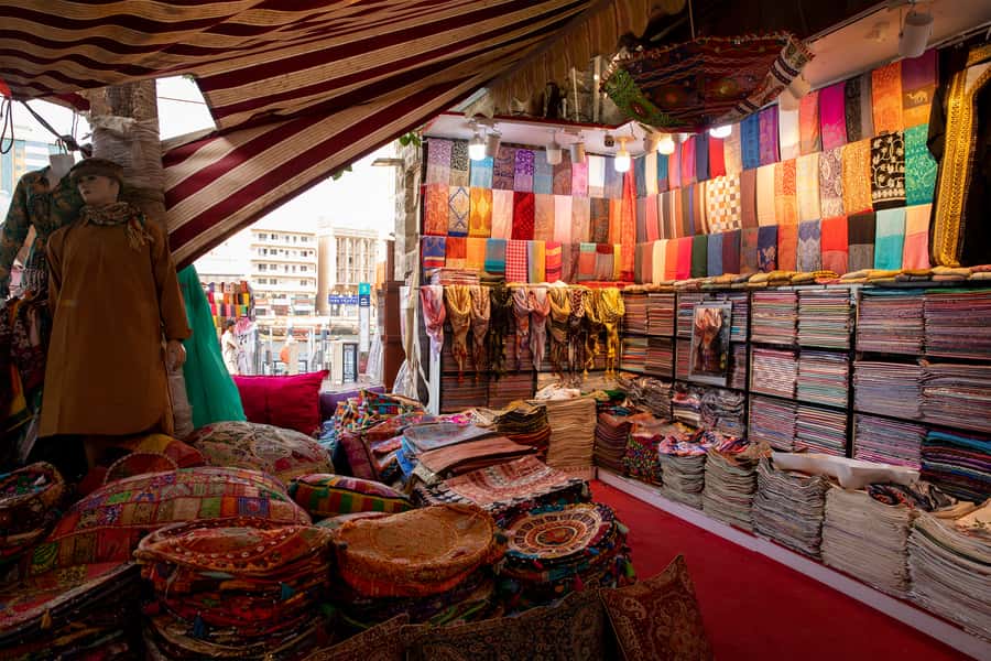 Old Dubai Historic Guided Tour: Creek, Street Food & Souks - Spice Souk, a sensory stop with room for bargaining