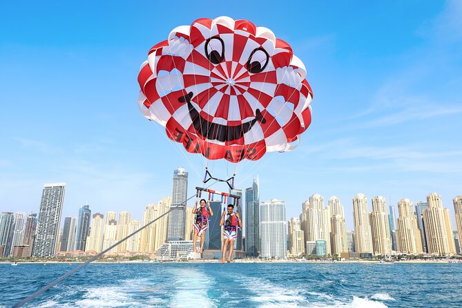 Parasailing in Dubai with Palm Jumeirah and JBR Beach views - My practical advice for a better outing
