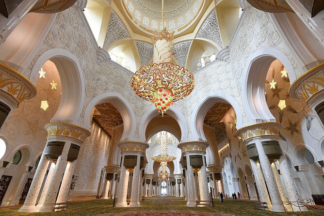 Premium Abu Dhabi Full-day City Tour in A 4x4 Private Vehicle - The Corniche: a short waterfront reset