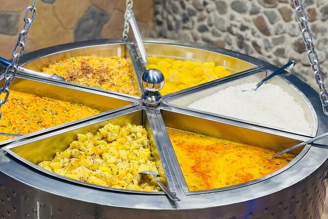 Premium Desert Safari, food Service with 4 alcoholics drinks - Dune bashing in a 4x4 Land Cruiser