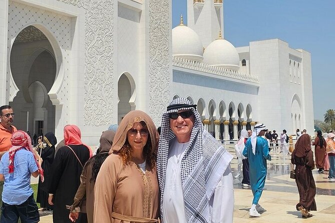 Private Abu Dhabi City Tour with Pick up from Dubai or Abu Dhabi - Dates Market, 30 minutes