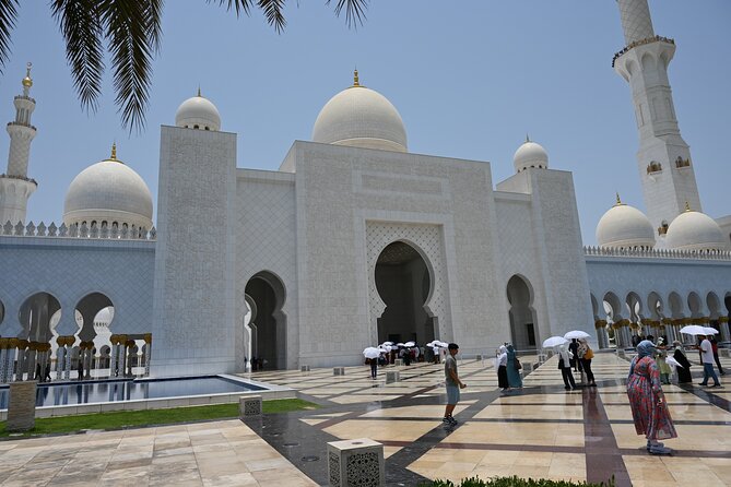 Private Abu Dhabi Sightseeing Tour from Dubai - Guides, flexibility, and the human side of the day