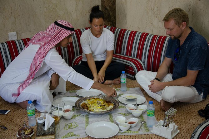 Private Abu Dhabi tour with Emirati Guide - Abu Dhabi Dates Market: a small stop with local flavor