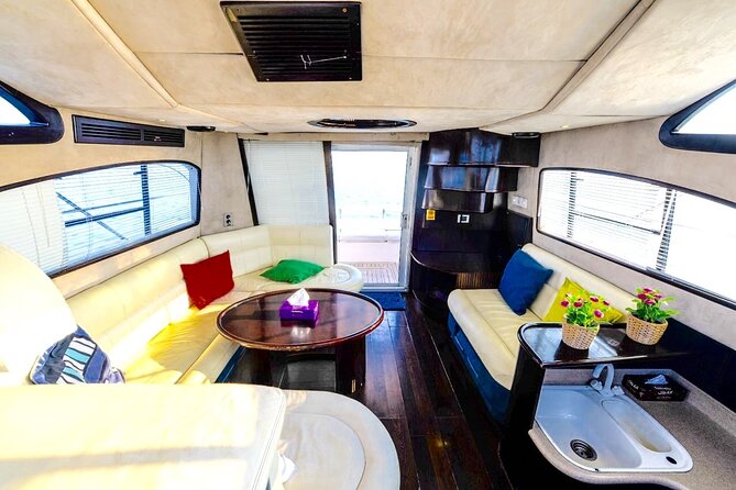 Private Charter Yacht: Dubai Marina, Atlantis And Burj al Arab - What the captain and crew add