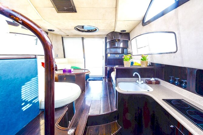 Private Charter Yacht: Dubai Marina, Atlantis And Burj al Arab - Morning calm or sunset color