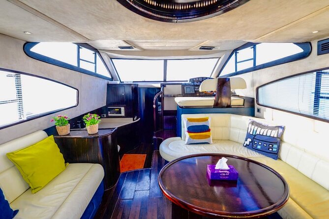 Private Charter Yacht: Dubai Marina, Atlantis And Burj al Arab - The meeting point needs extra care