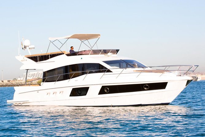 Private Luxury Yacht cruise around Atlantis and Dubai Marina - Settling into the 48-foot yacht